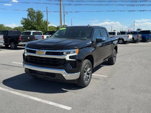 Used 2022 Chevrolet Silverado 1500 LT AWD/4WD image 2