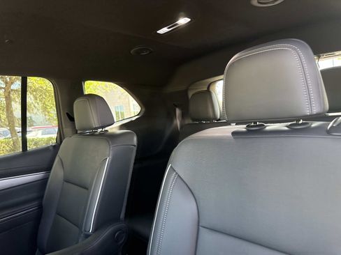 Used 2025 Buick Enclave Preferred FWD image 17