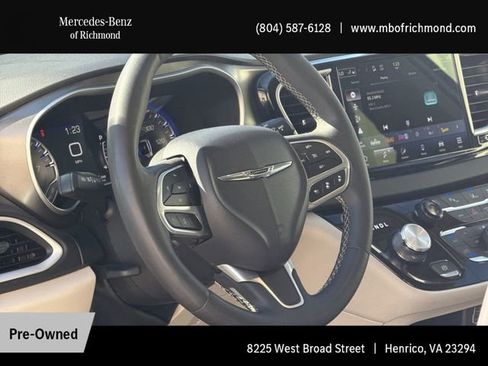 Used 2024 Chrysler Pacifica Touring-L FWD image 13