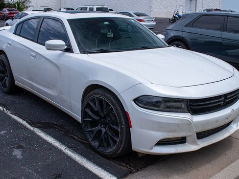Used 2015 Dodge Charger SXT w/ Driver Confidence Group AWD/4WD image 3