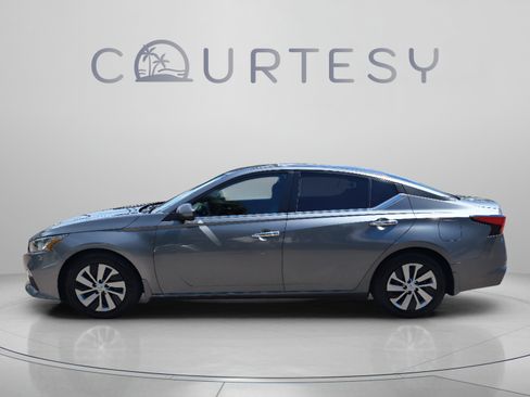 Certified 2019 Nissan Altima 2.5 S FWD image 2