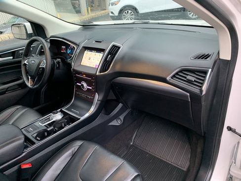 Certified 2019 Ford Edge Titanium w/ Cold Weather Package AWD/4WD image 11