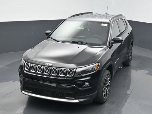 Used 2025 Jeep Compass Limited image 36