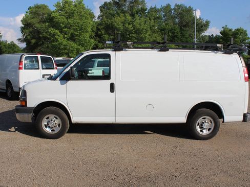 Used 2015 Chevrolet Express 3500 RWD image 8