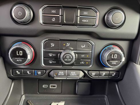 Used 2024 Chevrolet Tahoe Premier image 16