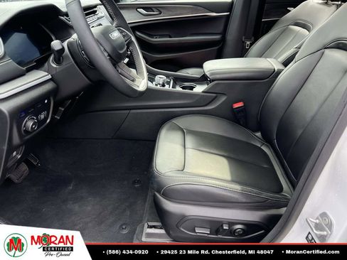 Used 2025 Jeep Grand Cherokee Limited 4xe AWD/4WD image 17