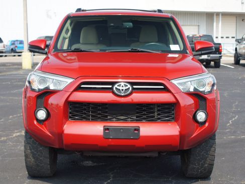 Used 2020 Toyota 4Runner SR5 AWD/4WD image 23
