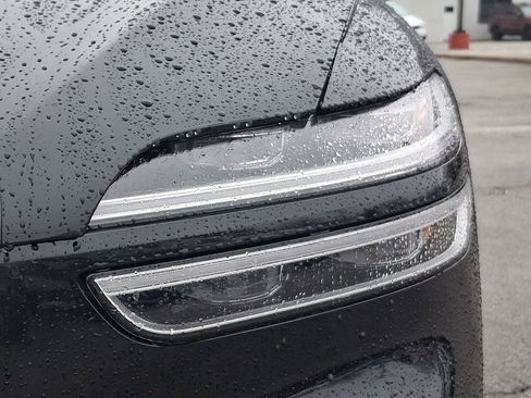 Used 2022 Genesis GV70 2.5T w/ Advanced Package image 8