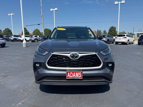 Used 2023 Toyota Highlander XLE AWD/4WD image 3