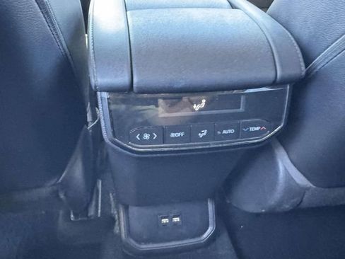 Used 2021 Toyota Highlander XLE AWD/4WD image 18