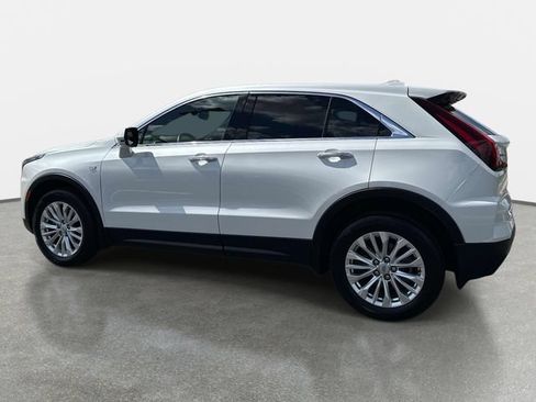 Certified 2024 Cadillac XT4 Luxury w/ Cold Weather Package FWD image 3