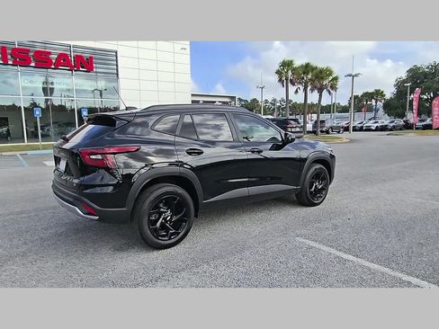Used 2025 Chevrolet Trax LT w/ Driver Confidence Package FWD image 36