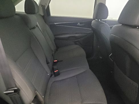 Used 2020 Kia Sorento LX AWD/4WD image 19
