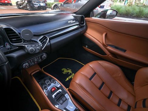 Used 2013 Ferrari 458 Spider image 31