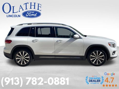 Used 2021 Mercedes-Benz GLB 250 4MATIC w/ Premium Package image 6