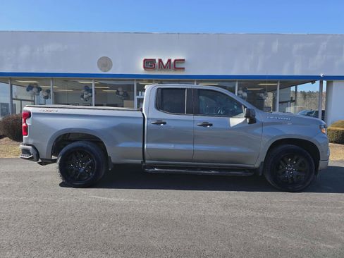 Used 2023 Chevrolet Silverado 1500 Custom image 2