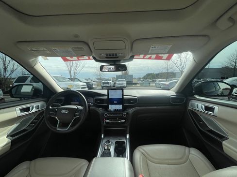 Used 2020 Ford Explorer Platinum w/ Premium Technology Package image 27