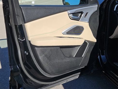 Used 2024 Acura RDX SH-AWD image 18