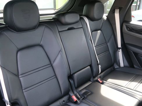 Used 2023 Porsche Cayenne Platinum Edition AWD/4WD image 24