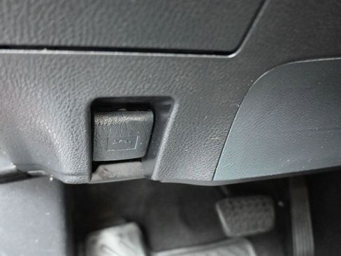 Used 2020 Toyota Camry SE w/ Sunroof Package FWD image 29