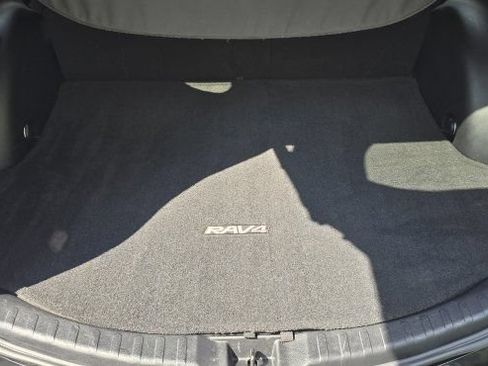 Used 2017 Toyota RAV4 XLE AWD/4WD image 30