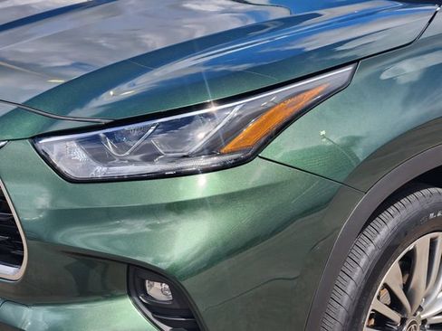 Used 2024 Toyota Highlander Platinum FWD image 9