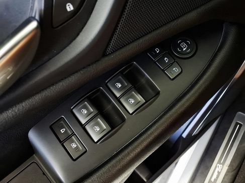 Used 2018 Cadillac Escalade 2WD image 25