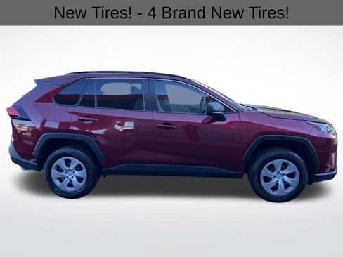 Used 2021 Toyota RAV4 LE image 10