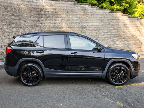 Used 2021 GMC Terrain SLT w/ Infotainment Package II image 4