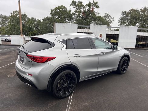 Used 2018 INFINITI QX30 Premium w/ Navigation Package image 8