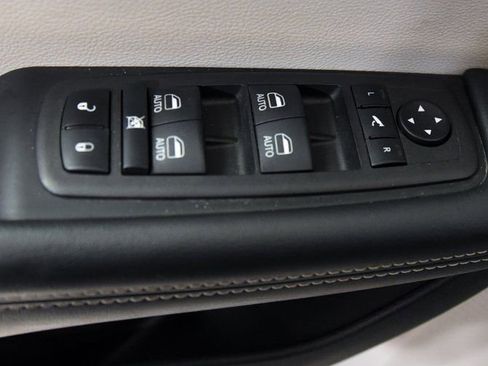 Used 2023 Chrysler Pacifica Limited image 15