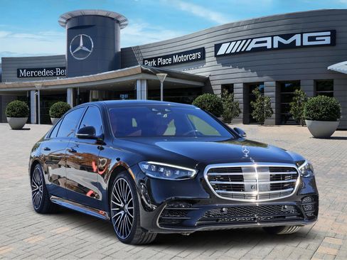 Used 2023 Mercedes-Benz S 580 4MATIC Sedan image 2