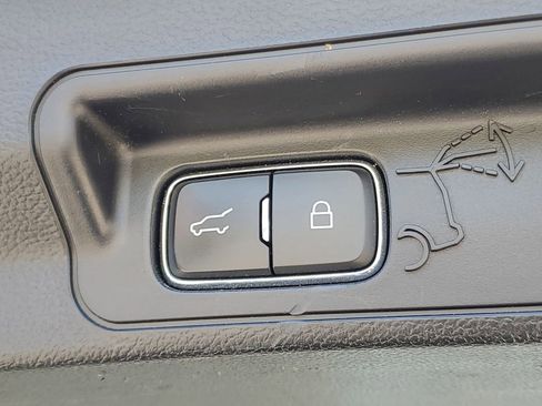 Used 2020 Ford Explorer XLT w/ Equipment Group 202A image 9