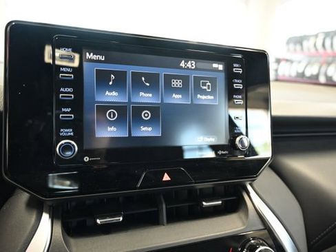 Used 2022 Toyota Venza LE AWD/4WD image 16