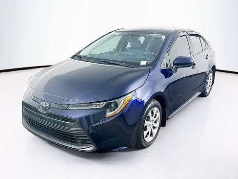 Used 2025 Toyota Corolla LE FWD image 3