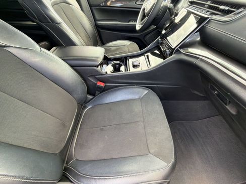 Used 2023 Jeep Grand Cherokee L Laredo RWD image 27