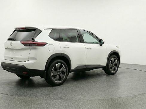 Used 2025 Nissan Rogue SV FWD image 9