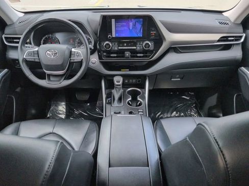 Used 2023 Toyota Highlander XLE FWD image 15