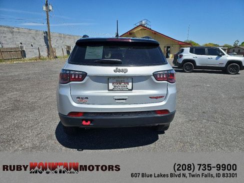 Used 2025 Jeep Compass Trailhawk AWD/4WD image 6
