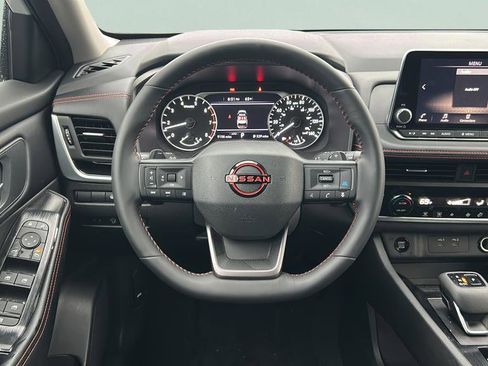 Used 2025 Nissan Rogue SV image 18