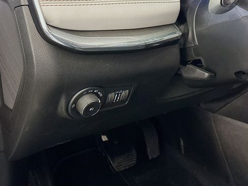 Used 2022 Jeep Compass Limited image 17