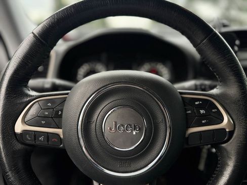 Used 2015 Jeep Renegade Latitude AWD/4WD image 15