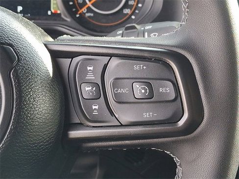 Used 2025 Jeep Wrangler Willys image 17