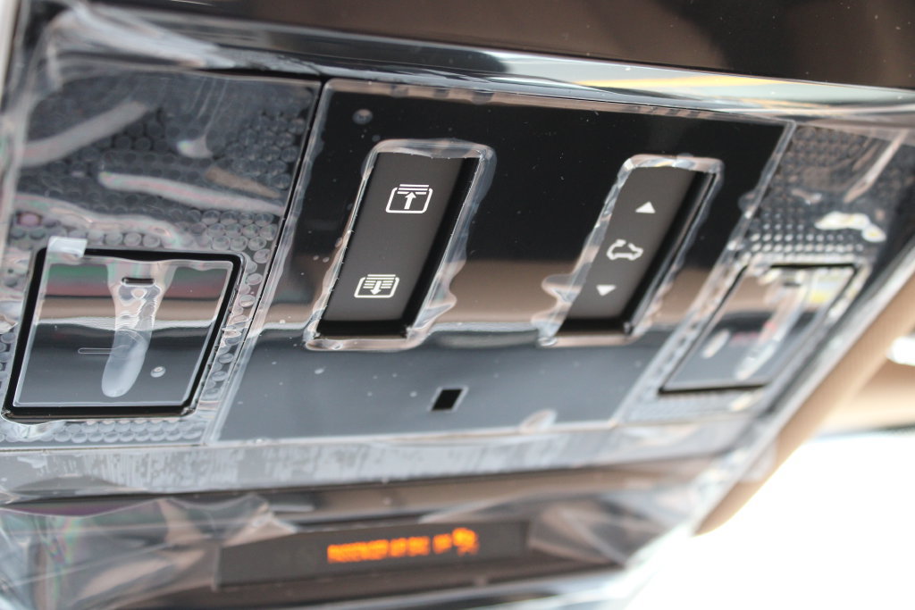 New 2027 Land Rover Range Rover Sport SE AWD/4WD image 18