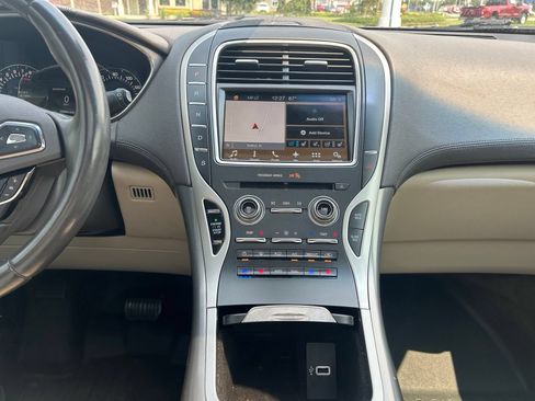 Used 2018 Lincoln MKX Reserve w/ Lincoln MKX Climate Package AWD/4WD image 19