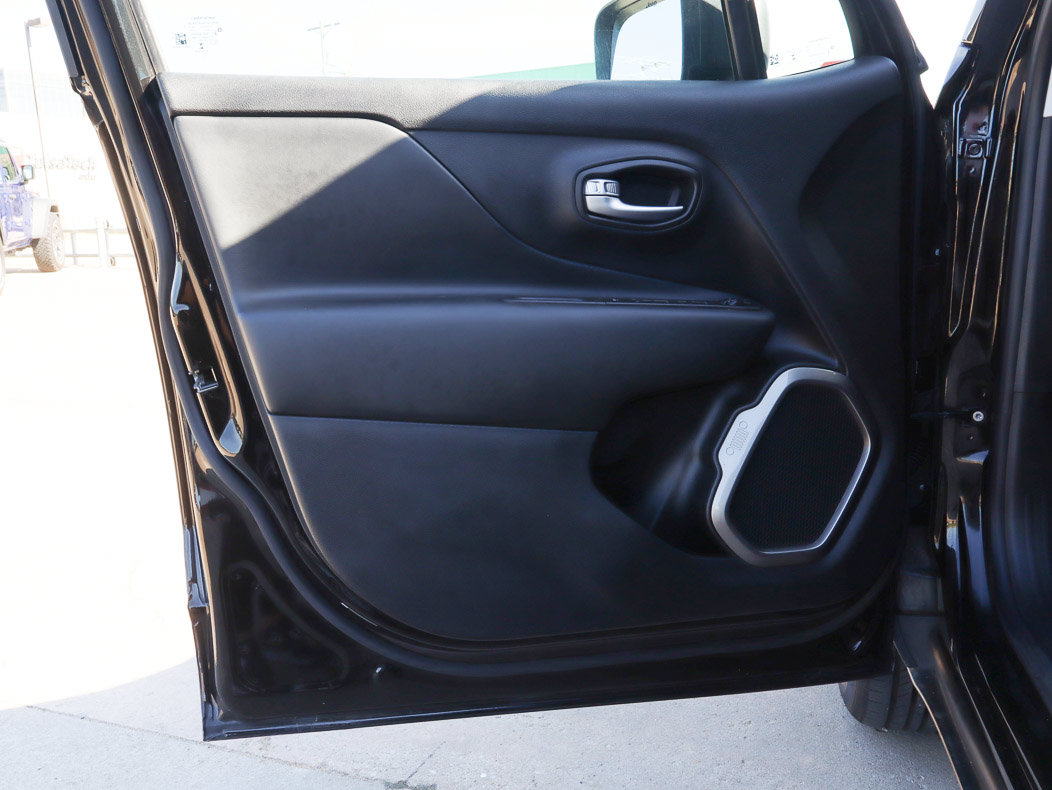 Used 2022 Jeep Renegade Latitude AWD/4WD image 16