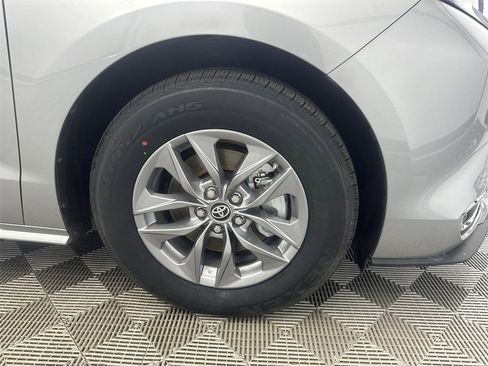 Used 2024 Toyota Sienna XLE image 13
