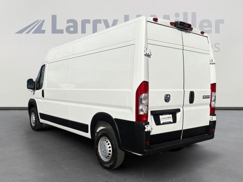 Used 2024 RAM ProMaster 2500 w/ Convenience Group FWD image 3