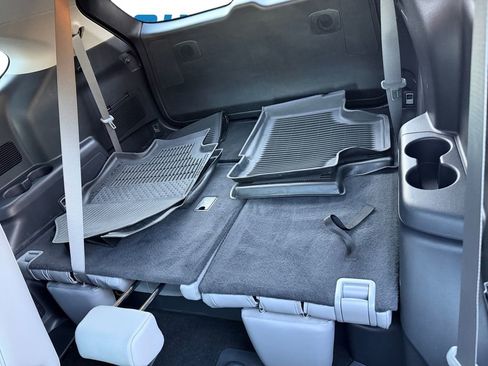 Used 2023 Toyota Highlander Platinum image 32