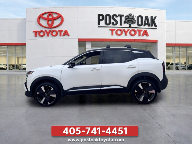 Used 2026 Nissan Kicks SR FWD image 2